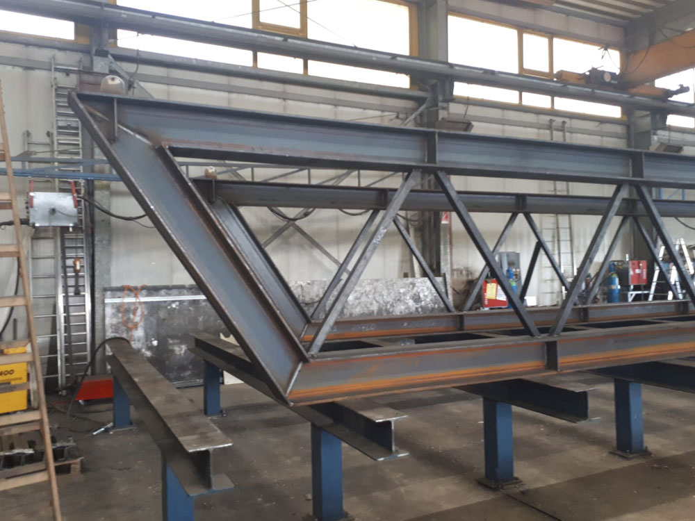 Stahlbau - Fertigung in der eigenen Werkstatt - Metallbau Altenberend Bad Pyrmont