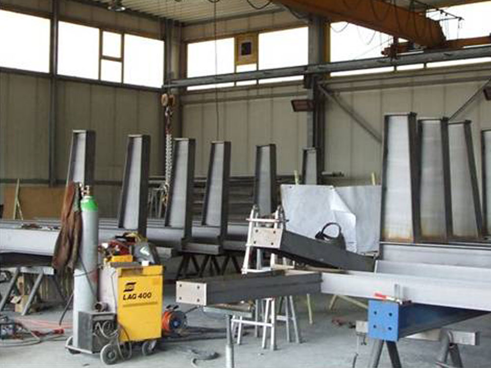 Stahlbau - Fertigung in der eigenen Werkstatt - Metallbau Altenberend Bad Pyrmont
